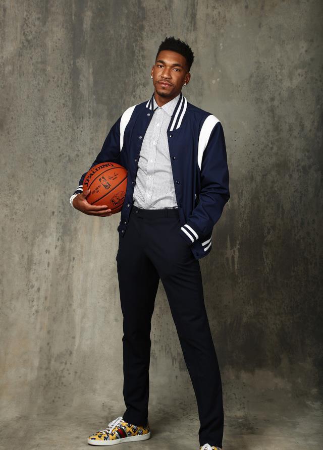 包含转折点夏洛特黄蜂复出首秀，全明星赛清晨攻防权衡，气氛紧张，数据趋势出现新变化的词条